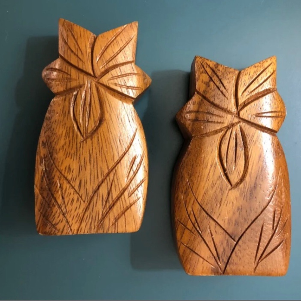 Vintage Set of Carved Monkey Pod Wood Hibiscus Tropical Salt and Pepper Shakers